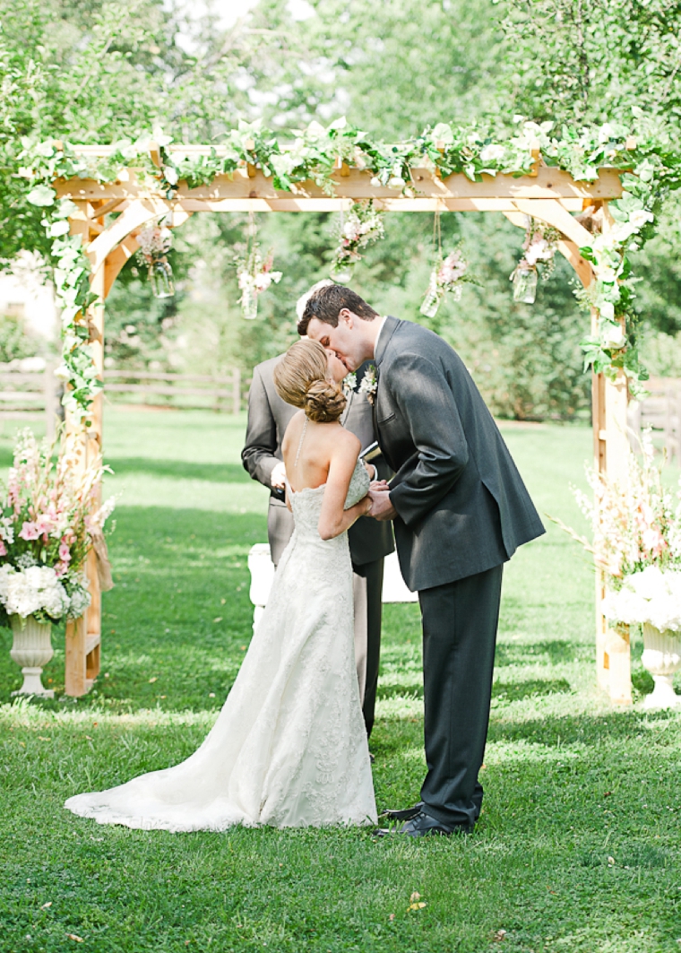 A Rustic Chic Pennsylvania Barn Wedding via TheELD.com