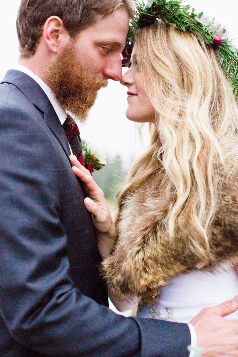 Rustic Chic Red and White Wedding Inspiration via TheELD.com