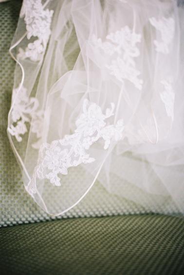 A Blush & Blue Vintage Glam Wedding via TheELD.com