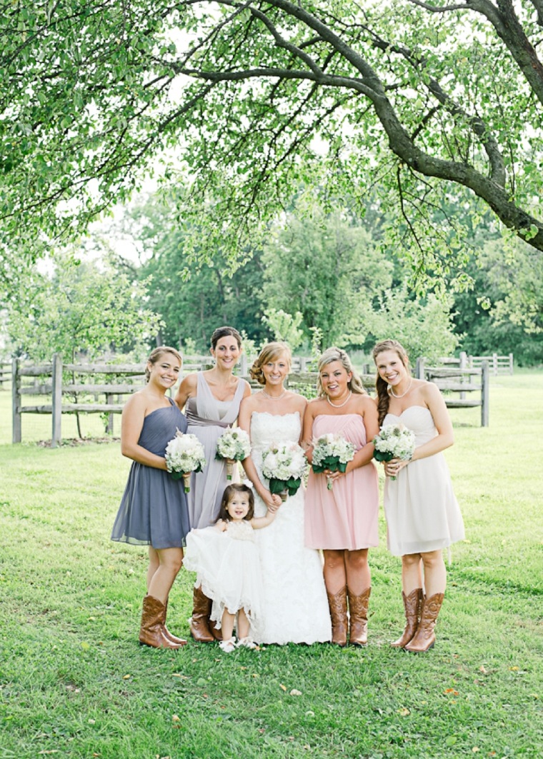 A Rustic Chic Pennsylvania Barn Wedding via TheELD.com