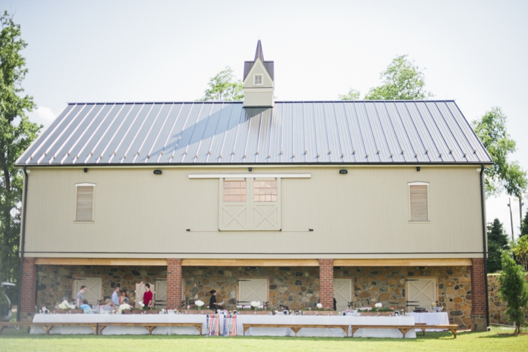 A Rustic Chic Pennsylvania Barn Wedding via TheELD.com