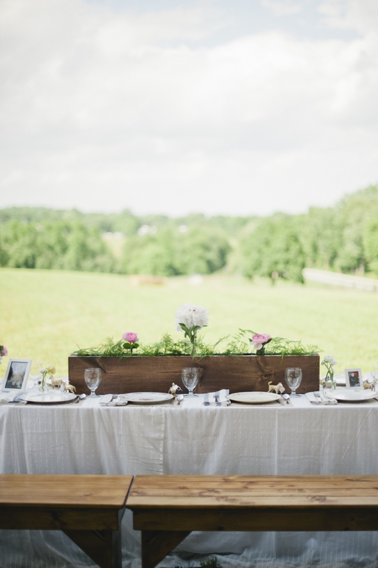 A Rustic Chic Pennsylvania Barn Wedding via TheELD.com