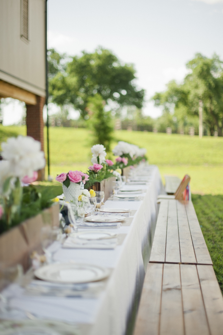 A Rustic Chic Pennsylvania Barn Wedding via TheELD.com