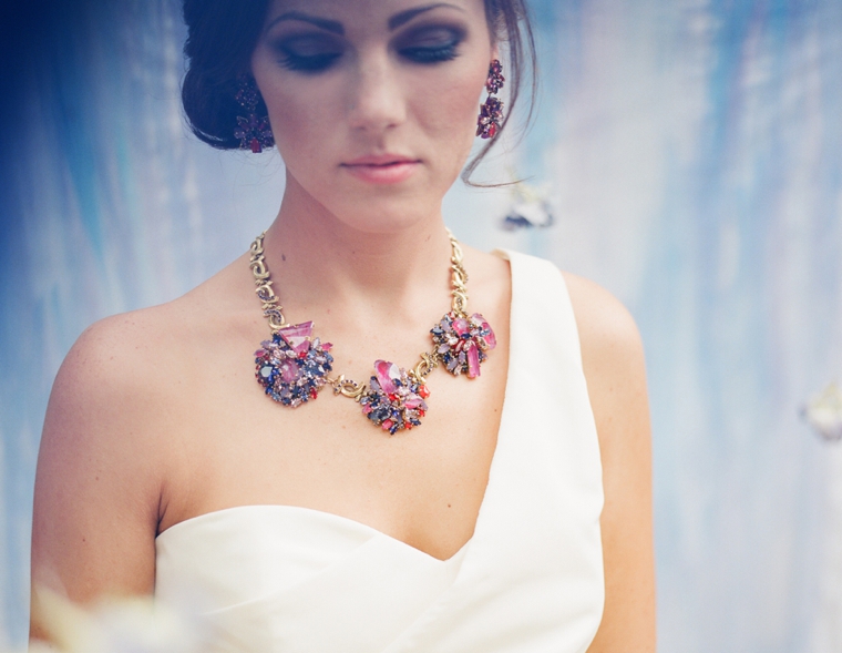 How To Choose Your Wedding Day Jewelry via TheELD.com