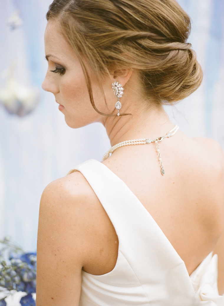 A guide to choosing bridal jewelry for every wedding dress' neckline |  Abrazi