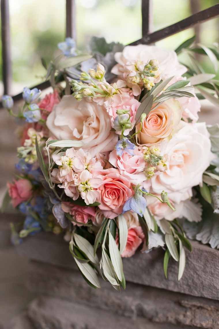 A Vintage Tennessee Pastel Wedding via TheELD.com