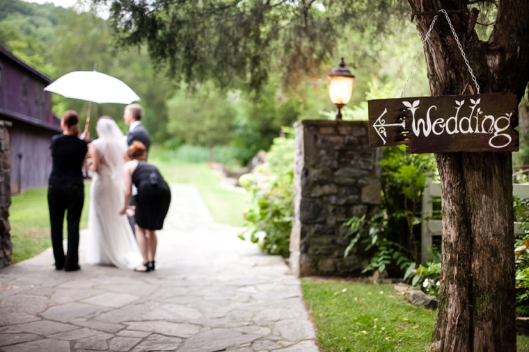 A Vintage Tennessee Pastel Wedding via TheELD.com