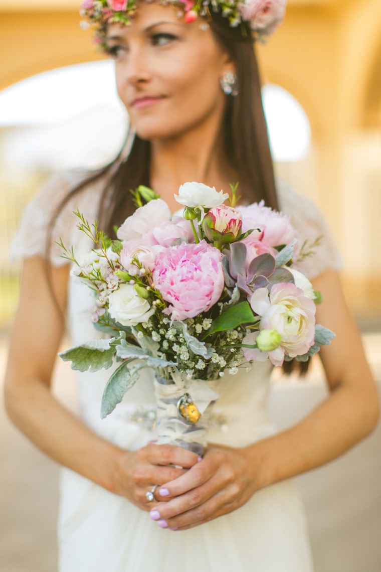 A Modern Ethereal Glitter & Blush Wedding via TheELD.com