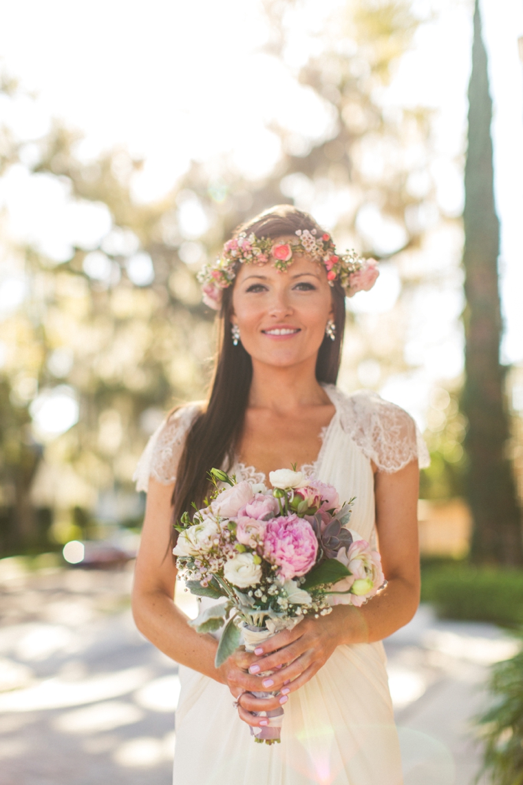 A Modern Ethereal Glitter & Blush Wedding via TheELD.com