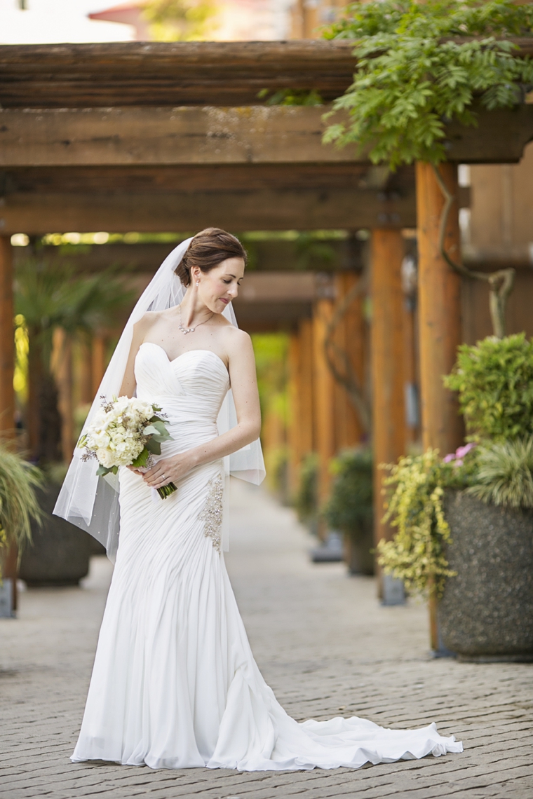 An Elegant Pink & Aqua Seattle Wedding via TheELD.com