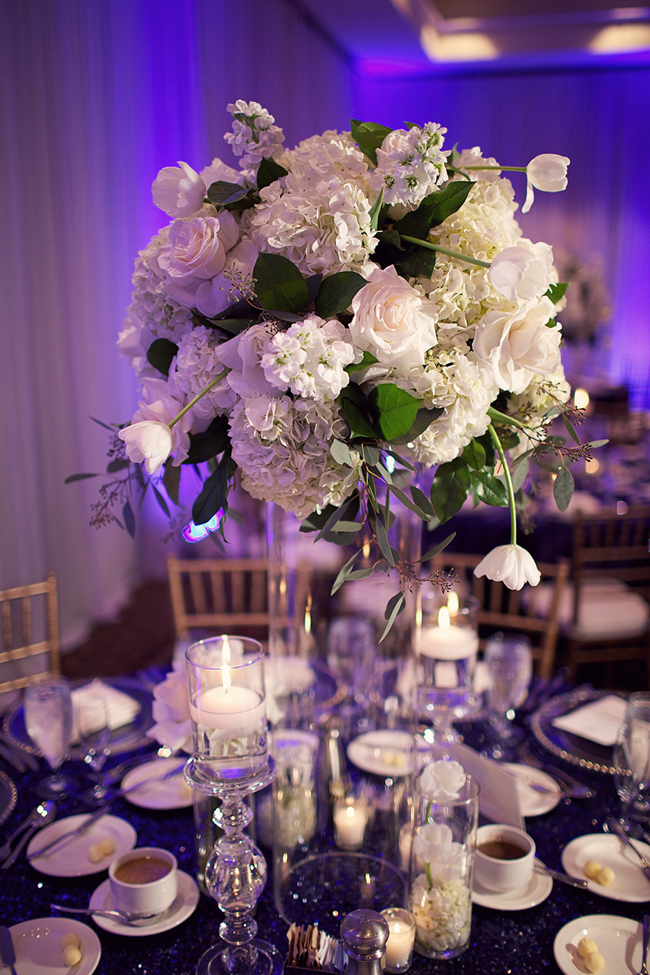 Modern Navy and Gold Wedding via TheELD.com