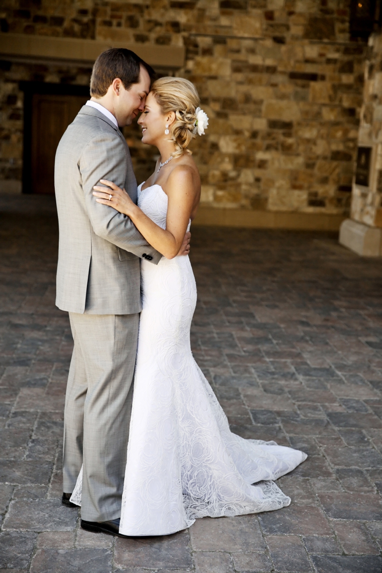 Elegant & Romantic White Wedding via TheELD.com