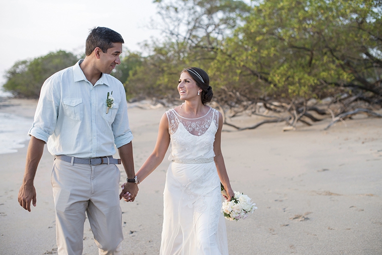 A Rustic Chic Costa Rica Wedding via TheELD.com