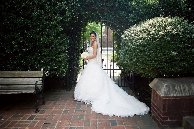 Chic Elegant Gold and White Wedding via TheELD.com