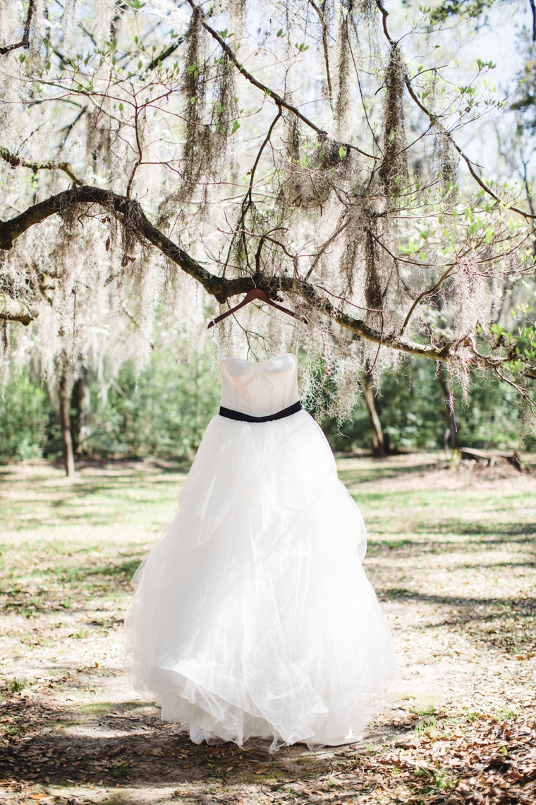 Dramatic, Dark & Romantic Wedding Ideas via TheELD.com