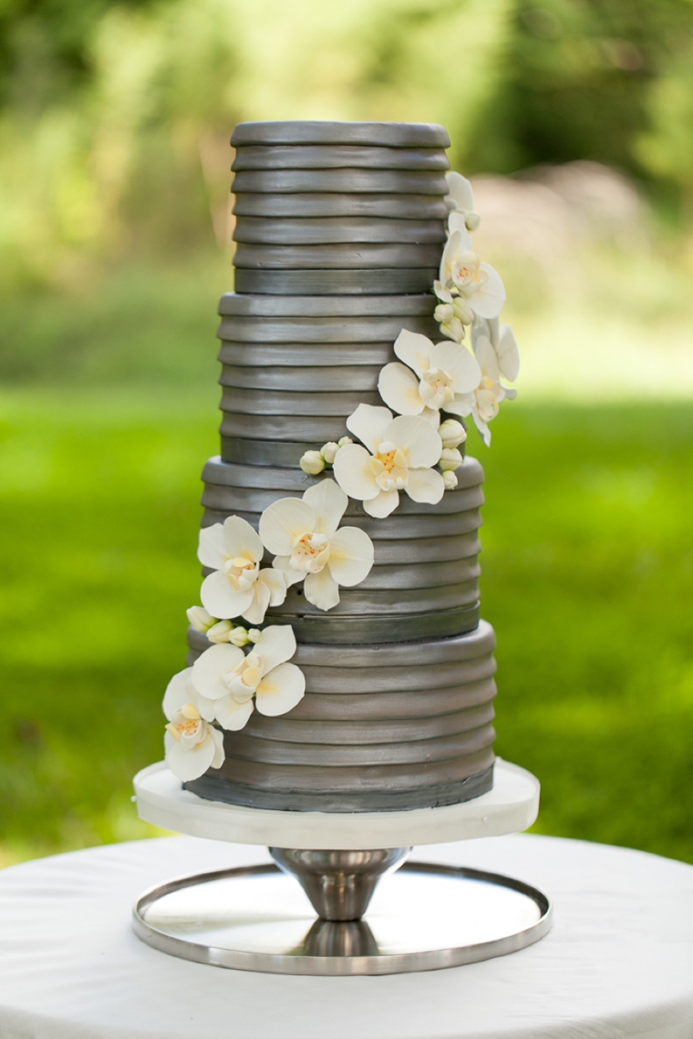 8 Unique Wedding Cake Ideas via TheELD.com