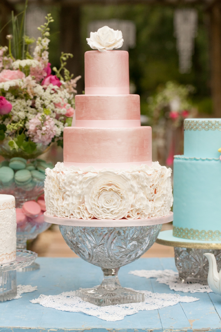 2021 Wedding Cake Trends + Unique Cake Topper Ideas