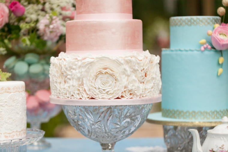 8 Unique Wedding Cake Ideas via TheELD.com