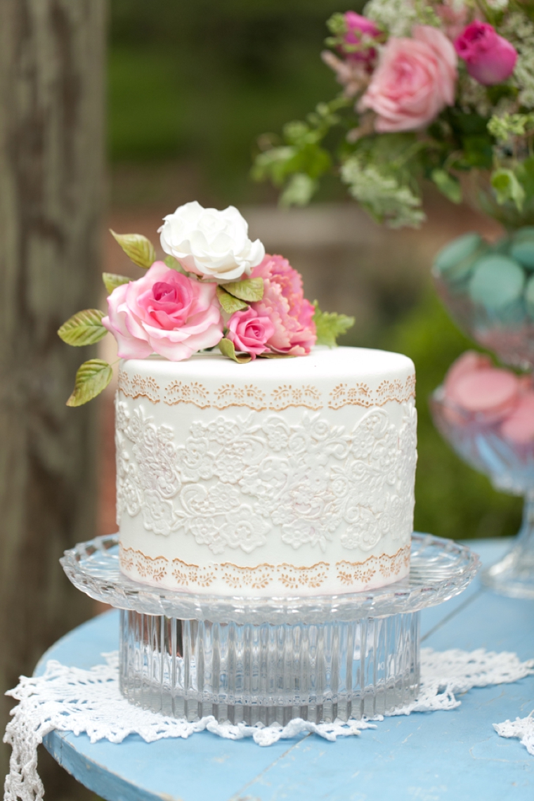 8 Unique Wedding Cake Ideas via TheELD.com