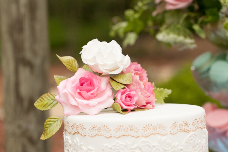 8 Unique Wedding Cake Ideas via TheELD.com