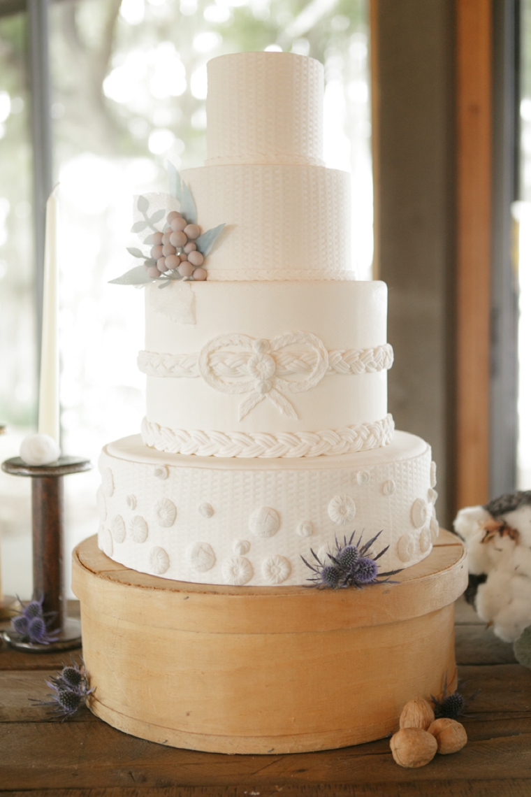 8 Unique Wedding Cake Ideas via TheELD.com