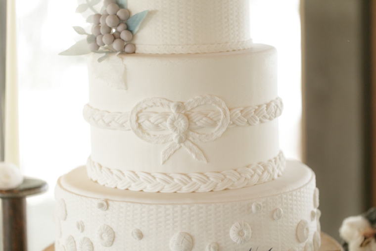 8 Unique Wedding Cake Ideas via TheELD.com