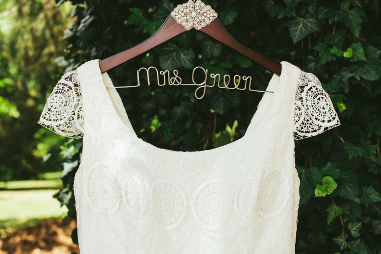 A Modern & Glamorous Garden Wedding via TheELD.com