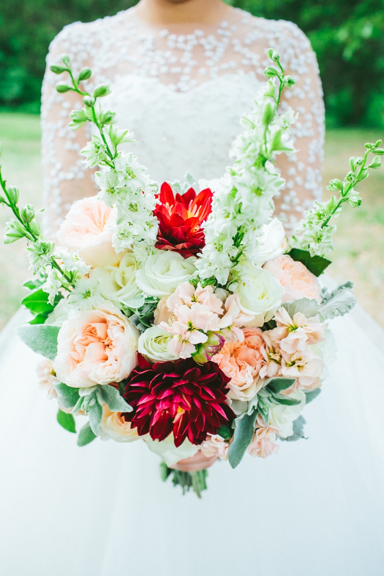 A Modern & Glamorous Garden Wedding via TheELD.com