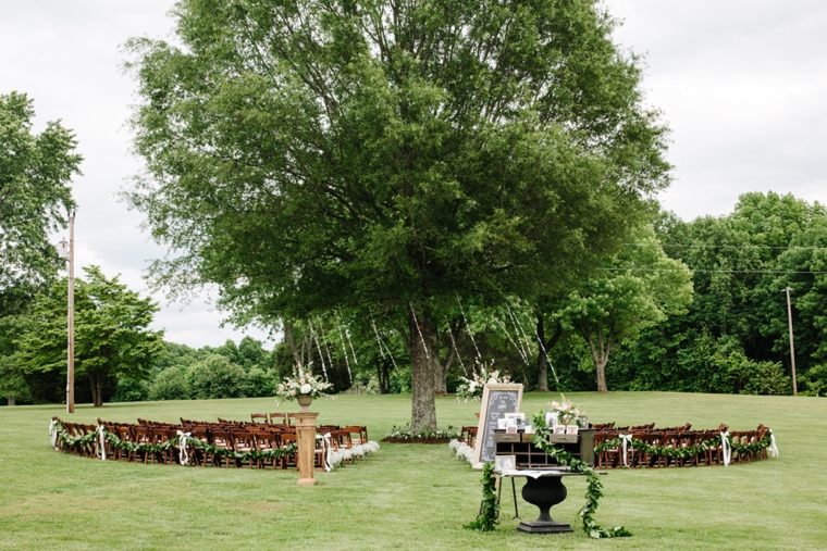 A Modern & Glamorous Garden Wedding via TheELD.com