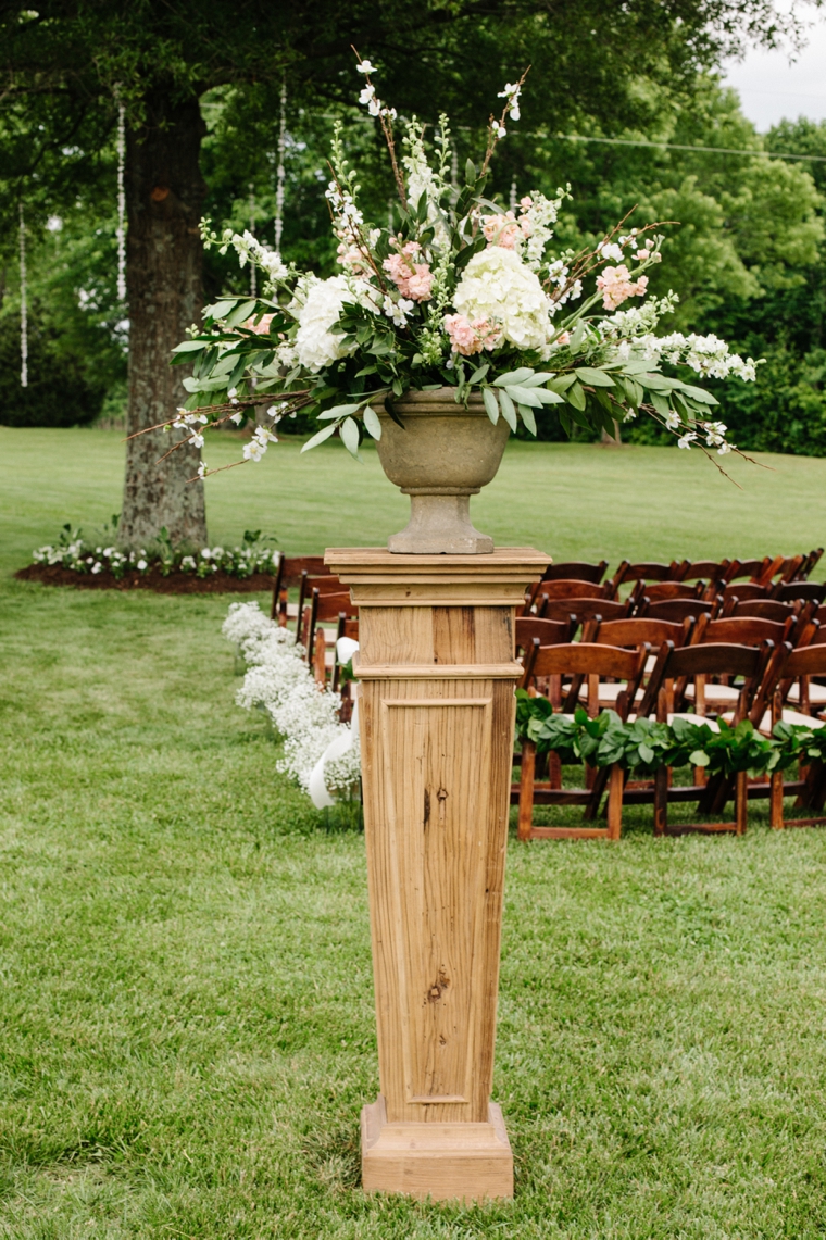 A Modern & Glamorous Garden Wedding via TheELD.com