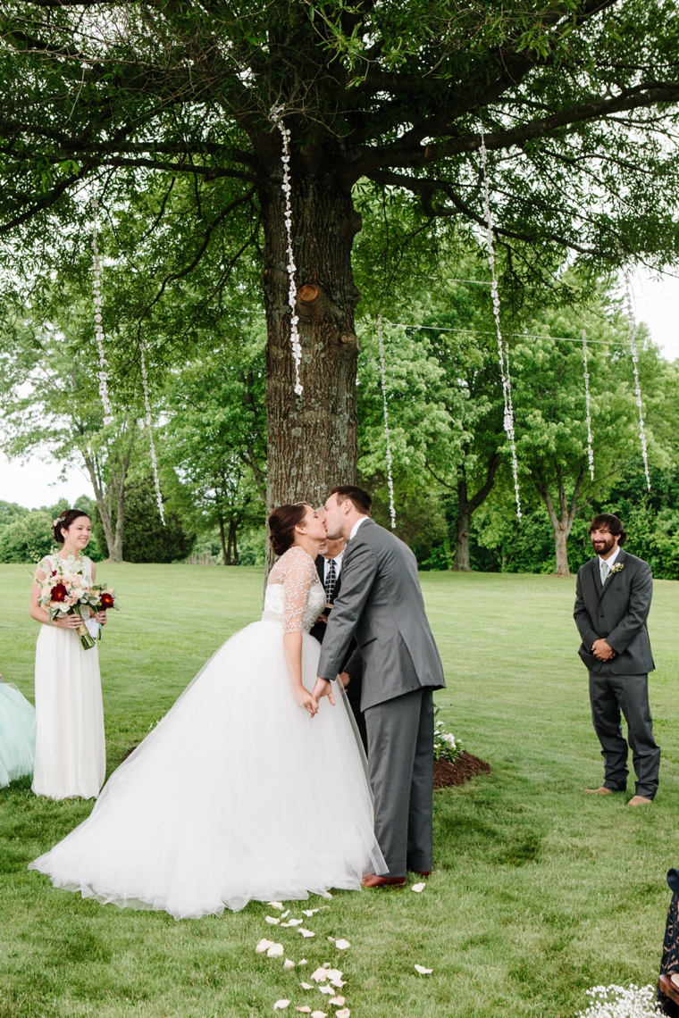 A Modern & Glamorous Garden Wedding via TheELD.com