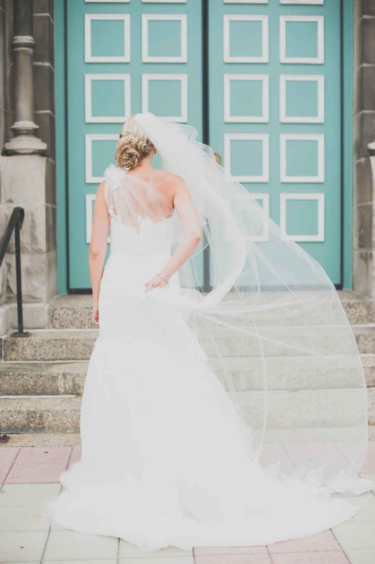 A Whimsical Urban Chicago Wedding via TheELD.com