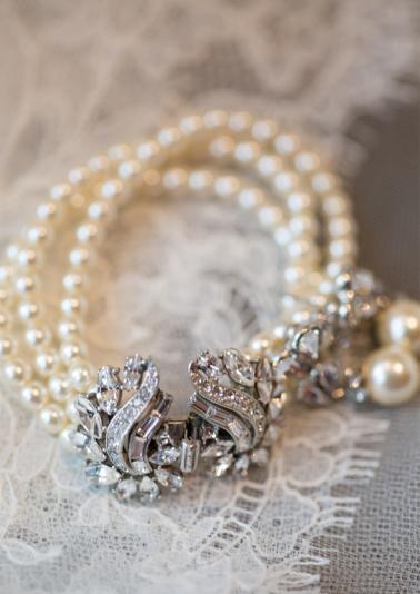 An Elegant Blush and Gold Wedding via TheELD.com