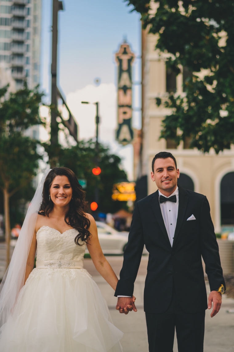 A Black & Gold 1920s Inspired Wedding via TheELD.com