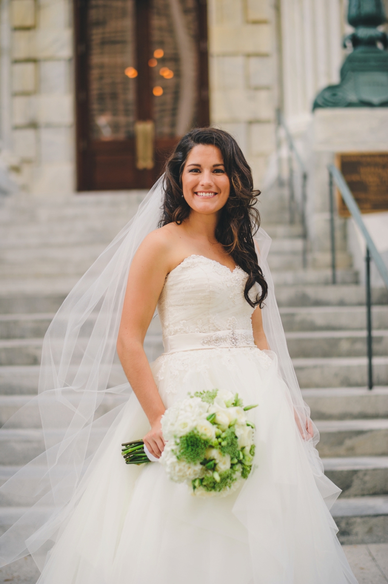 A Black & Gold 1920s Inspired Wedding via TheELD.com