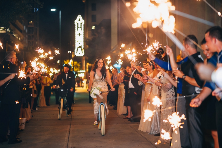 A Black & Gold 1920s Inspired Wedding via TheELD.com