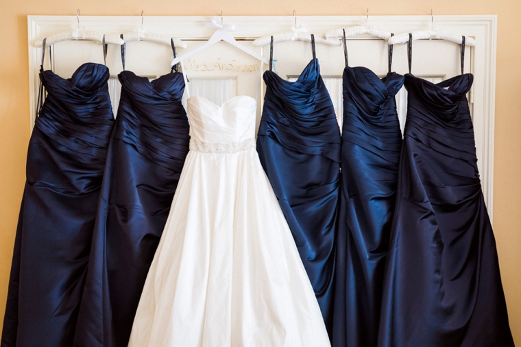 A Sophisticated Navy and White Wedding via TheELD.com