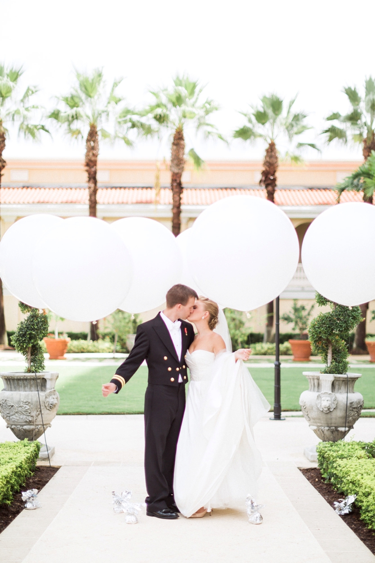 A Sophisticated Navy and White Wedding via TheELD.com