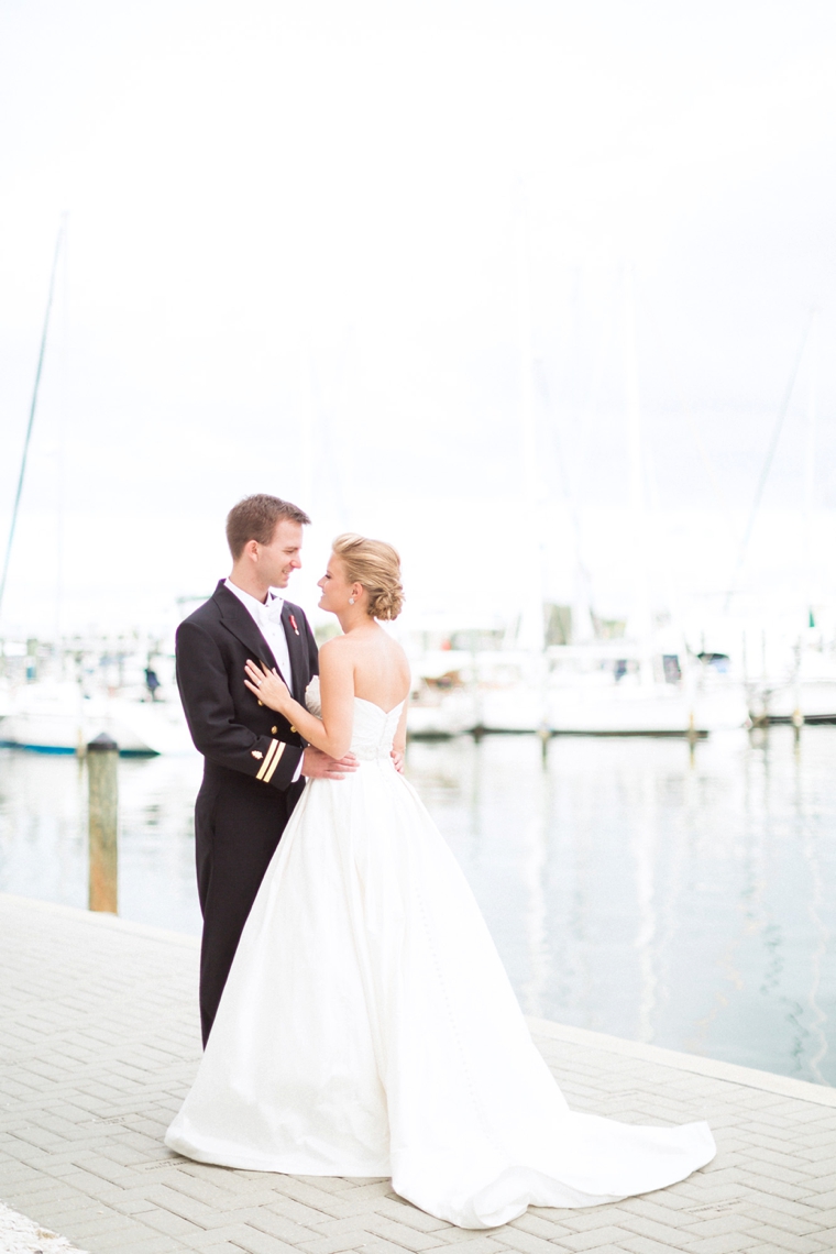 A Sophisticated Navy and White Wedding via TheELD.com