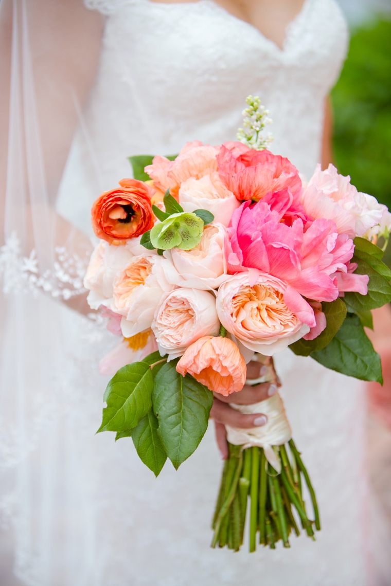 An Elegant Navy and Coral Wedding via TheELD.com