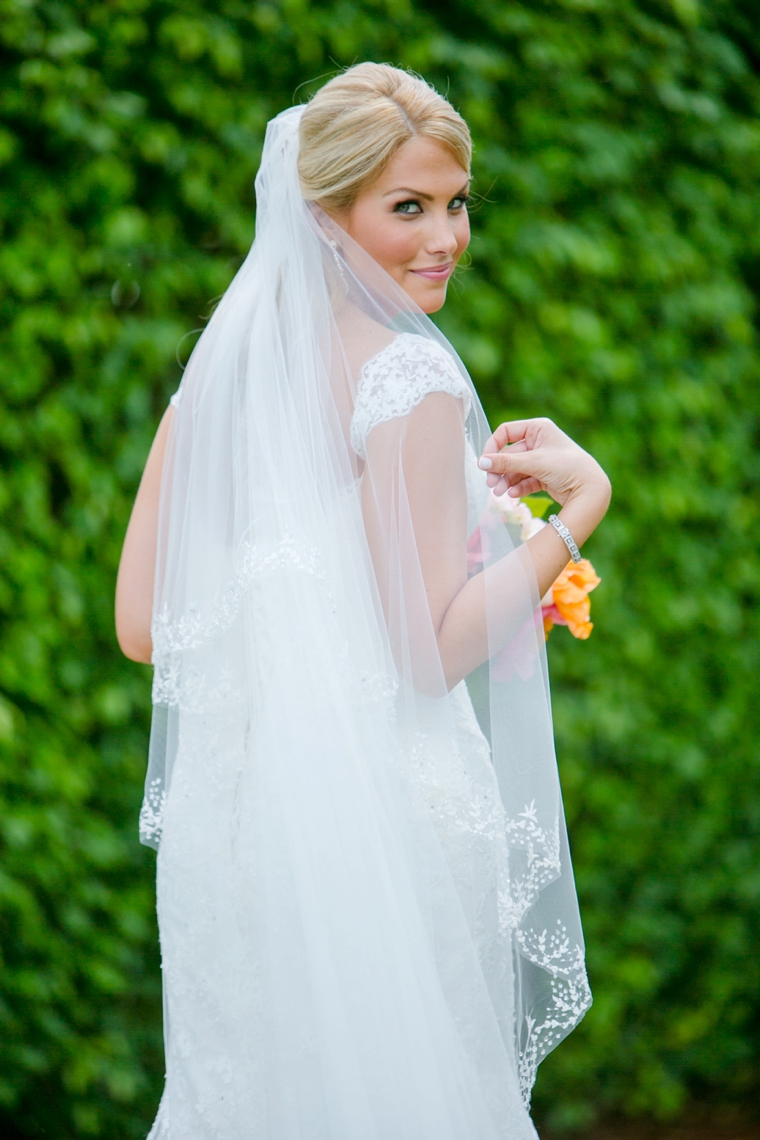 An Elegant Navy and Coral Wedding via TheELD.com