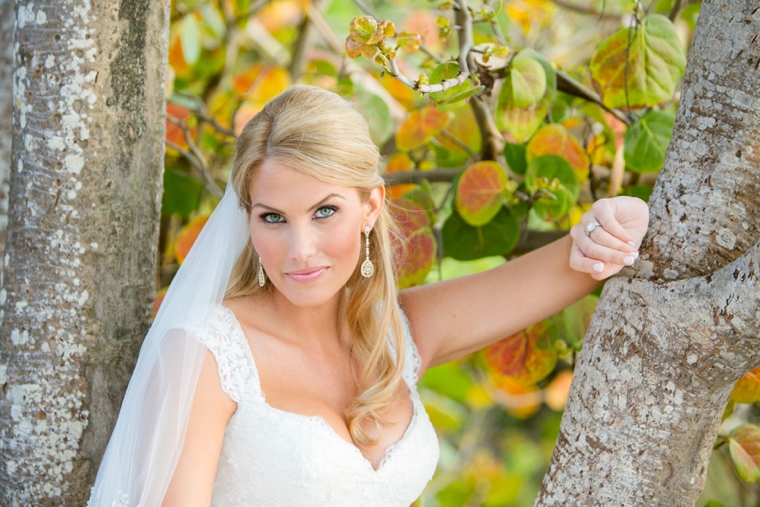 An Elegant Navy and Coral Wedding via TheELD.com