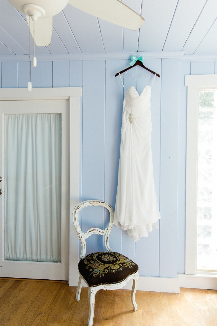 Fun & Eclectic Aqua Beach Wedding via TheELD.com