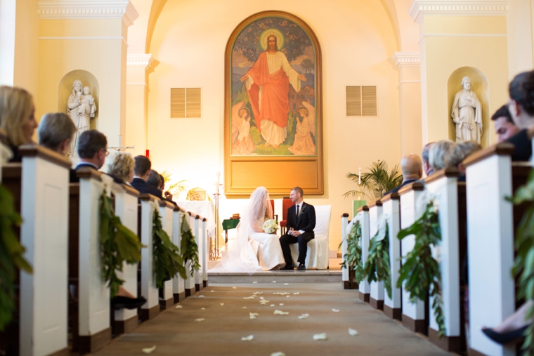 A Colorful Virginia Vineyard Wedding via TheELD.com