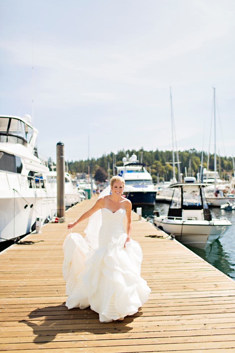 A Nautical Coral and Navy Wedding via TheELD.com