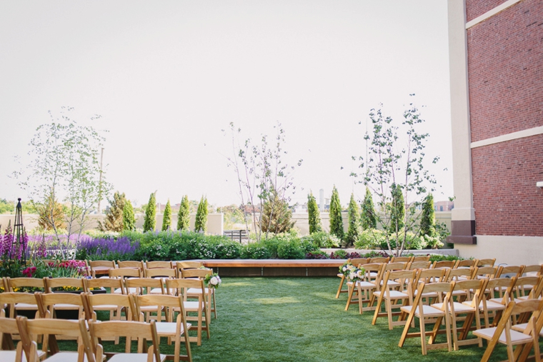 A Romantic Chicago Loft Wedding via TheELD.com