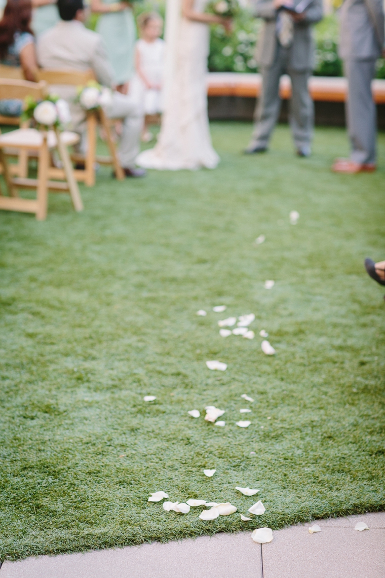 A Romantic Chicago Loft Wedding via TheELD.com