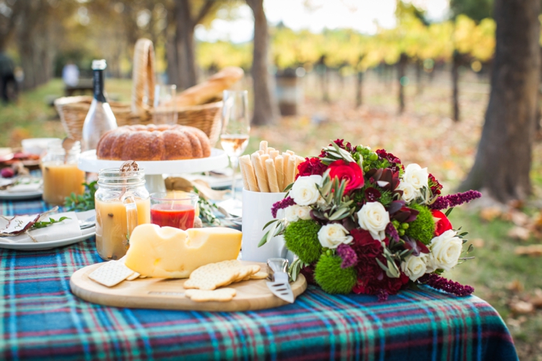 Picnic Inspired Elopement Ideas via TheELD.com