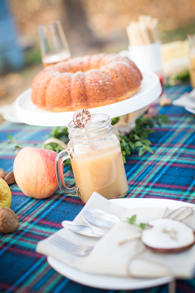 Picnic Inspired Elopement Ideas via TheELD.com