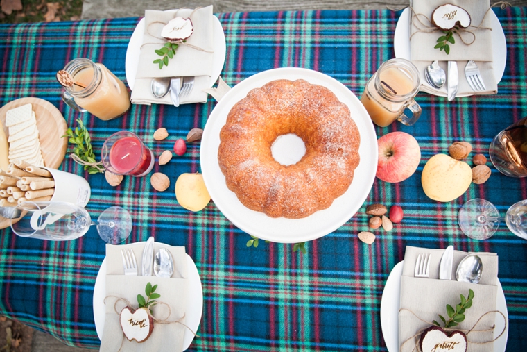 Picnic Inspired Elopement Ideas via TheELD.com